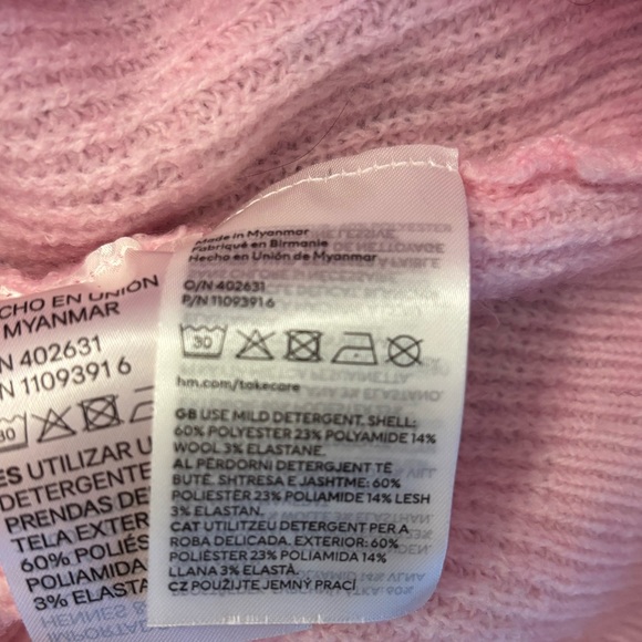 NWT H&M pink sweater. Super girly and cute! - Picture 4 of 8